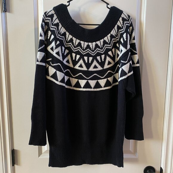 Express Black and White Print Sweater Size Large NWT - Picture 2 of 6